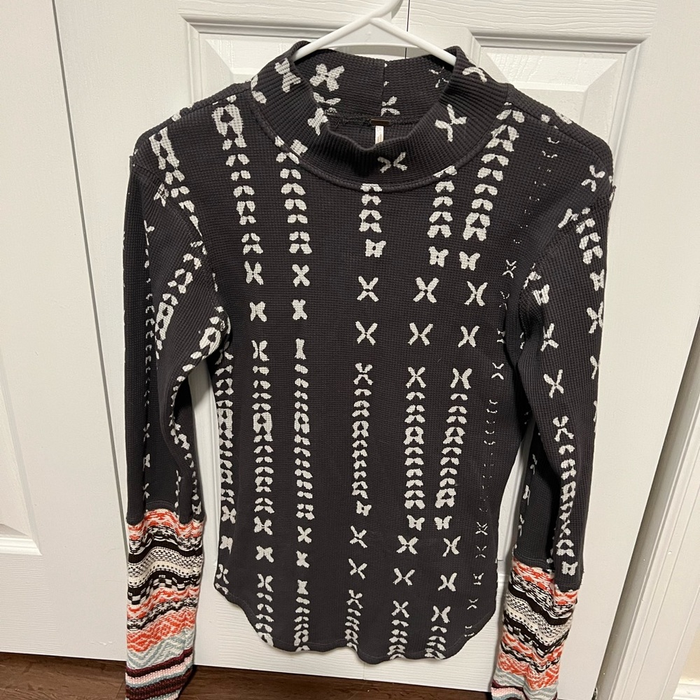 Free people long sleeve, excellent condition.